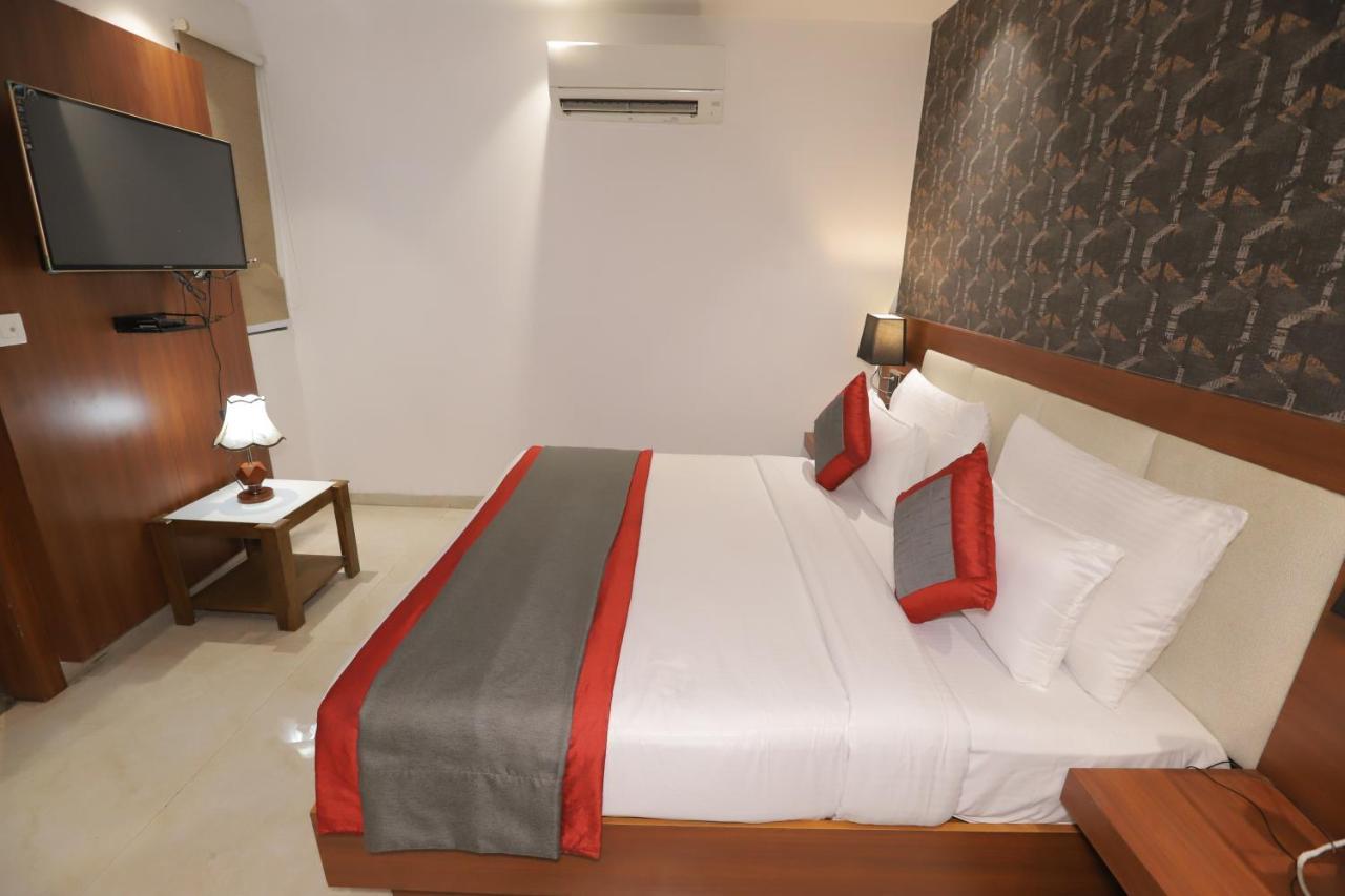 Nh Skye Suites Nuova Delhi Esterno foto
