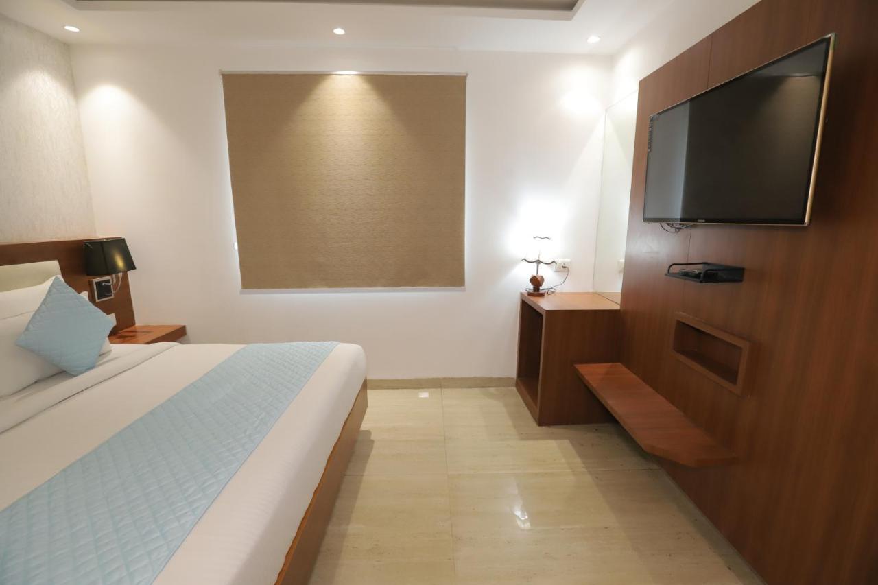 Nh Skye Suites Nuova Delhi Esterno foto