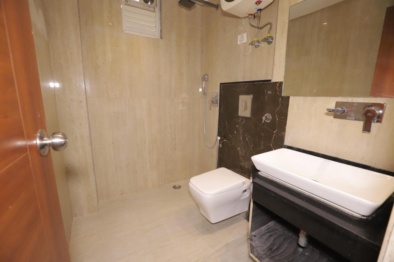 Nh Skye Suites Nuova Delhi Esterno foto