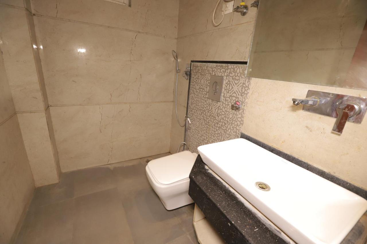Nh Skye Suites Nuova Delhi Esterno foto