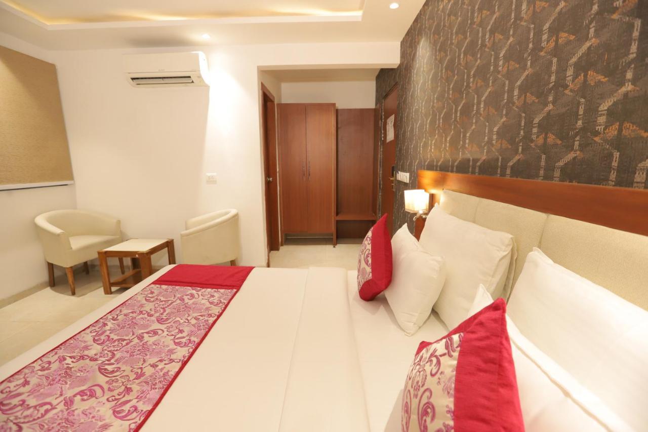 Nh Skye Suites Nuova Delhi Esterno foto