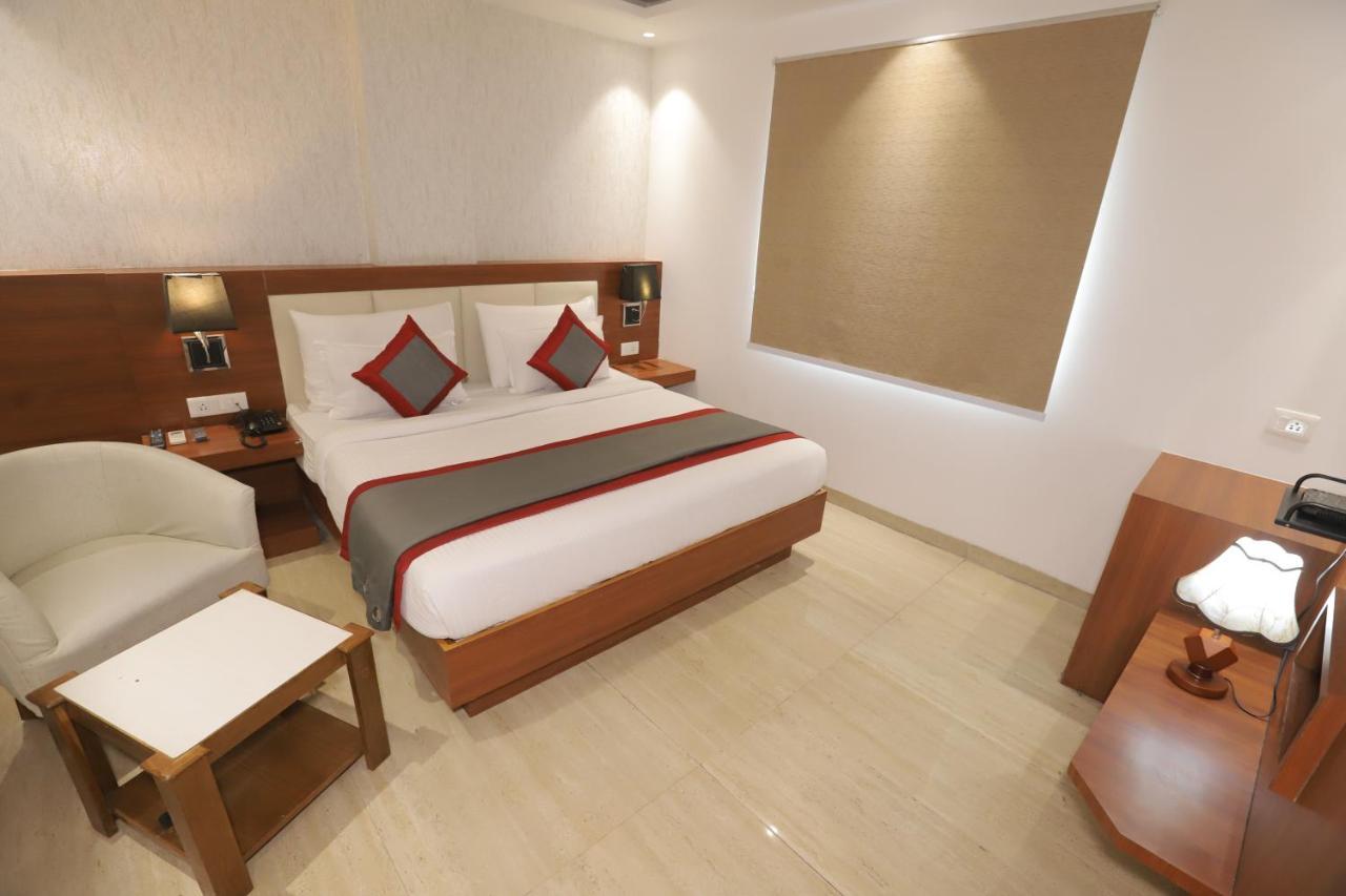 Nh Skye Suites Nuova Delhi Esterno foto