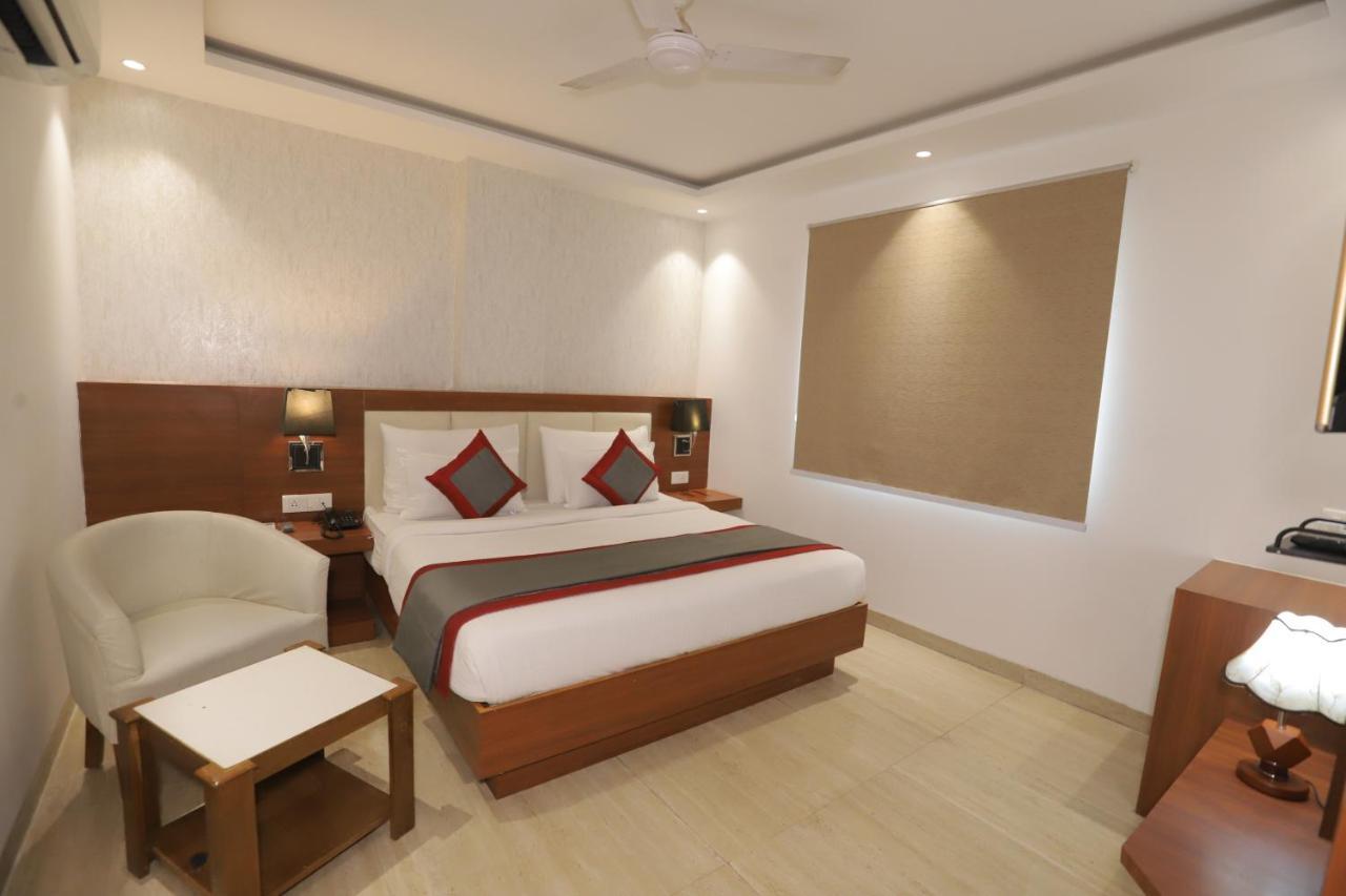 Nh Skye Suites Nuova Delhi Esterno foto