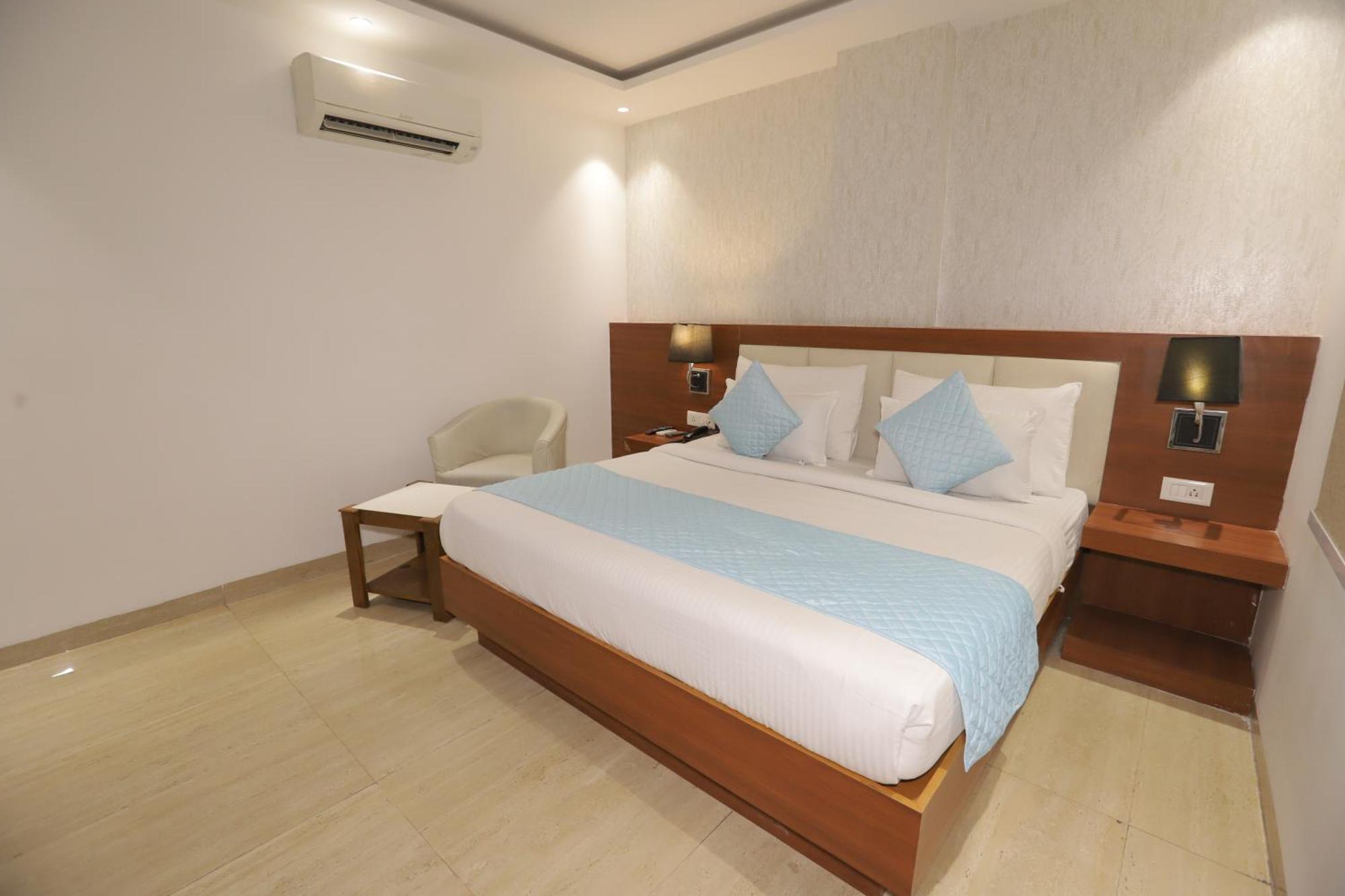 Nh Skye Suites Nuova Delhi Esterno foto