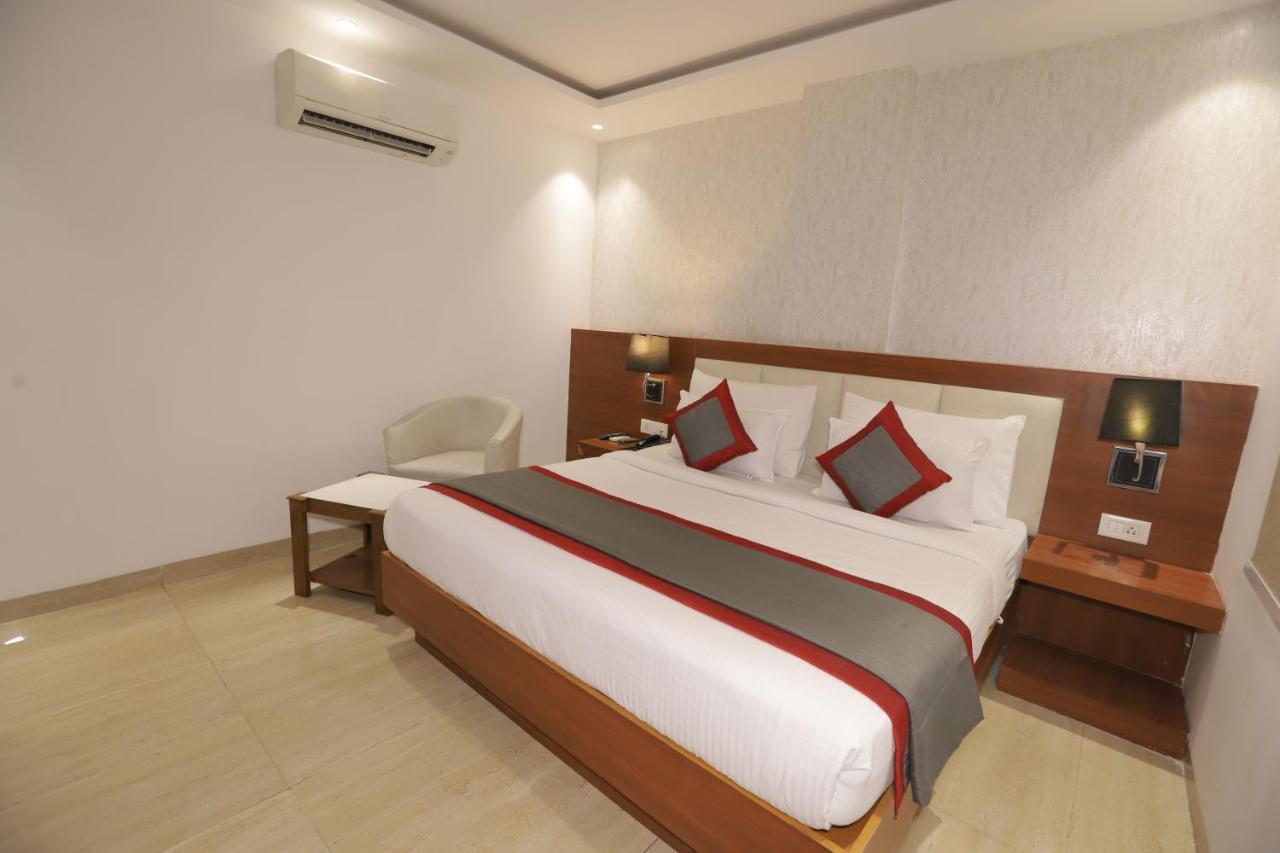 Nh Skye Suites Nuova Delhi Esterno foto