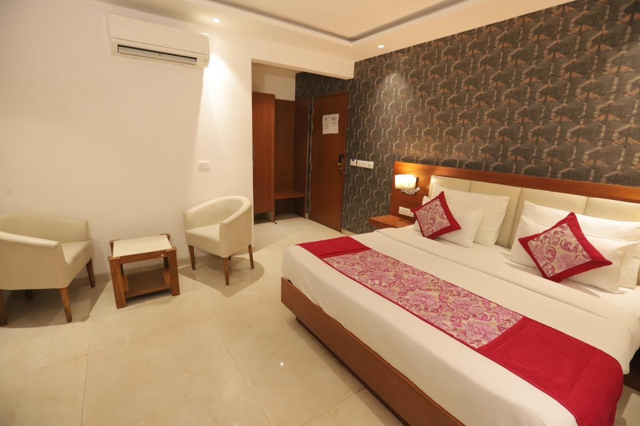 Nh Skye Suites Nuova Delhi Esterno foto