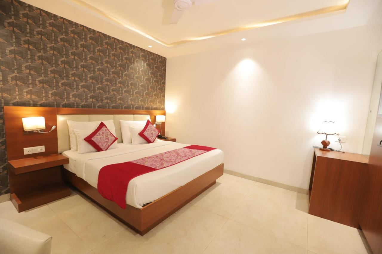 Nh Skye Suites Nuova Delhi Esterno foto